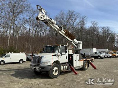 Altec DM47B-TR, 23,790 Lb Digger Derrick
