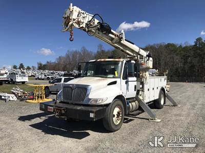 Altec DM47B-TR, 23,790 Lb Digger Derrick