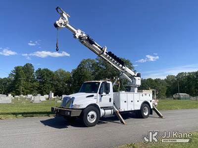Altec DC47-TR, 23,790 Lb Digger Derrick