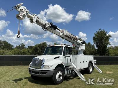 Altec DM47B-TR, 23,790 Lb Digger Derrick