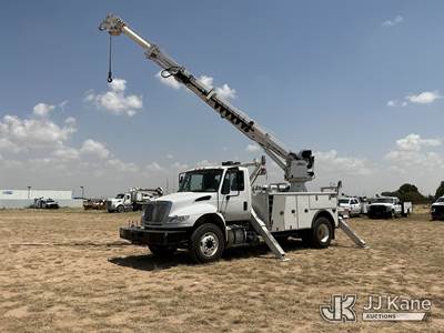 Altec DM47BTR, 23,790 Lb Digger Derrick