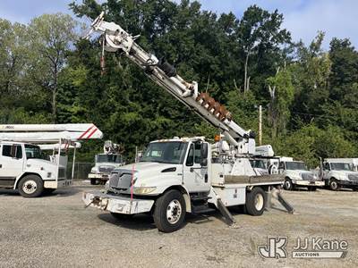 Altec DM47-TR, 23,790 Lb Digger Derrick