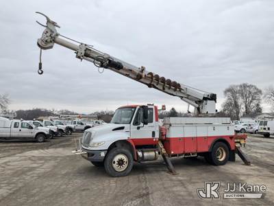 Altec DM47T, 23,790 Lb Digger Derrick