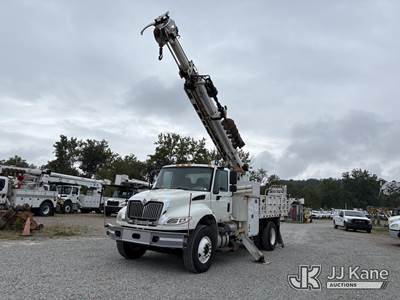Altec DM47B T, 23,790 Lb Digger Derrick