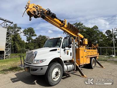 Altec DM47-BR, 17,730 Lb Digger Derrick