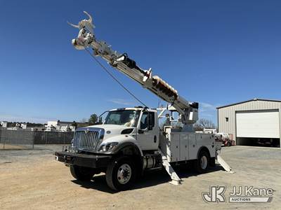 Altec DC47-TR, 23,790 Lb Digger Derrick
