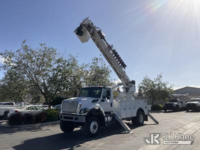 Altec DM47B-TR, 23,790 Lb Digger Derrick