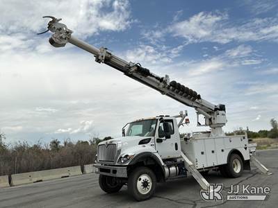 Altec DM47BTR, 23,790 Lb Digger Derrick