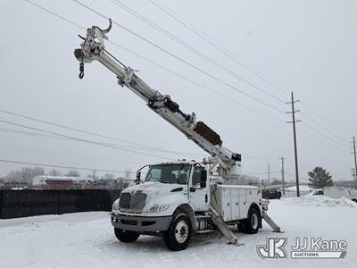 Altec DM47B-TR, 23,790 Lb Digger Derrick