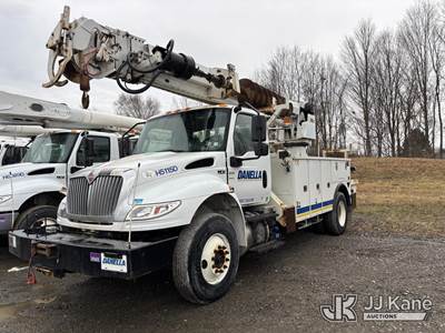 Altec DM47B-TR, 23,790 Lb Digger Derrick