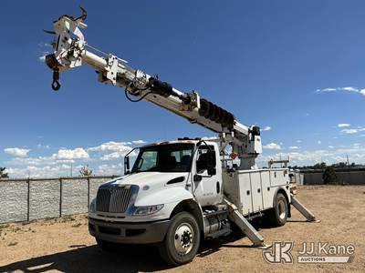 Altec DM47BTR, 23,790 Lb Digger Derrick