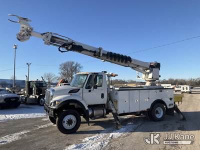 Altec DM47TR, 23,790 Lb Digger Derrick