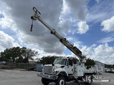 Altec DM45-TR, 13,400 Lb Digger Derrick