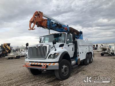 Altec DM47BTR, 15,000 Lb Digger Derrick