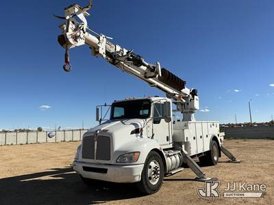 Altec DM47B-TR, 23,790 Lb Digger Derrick