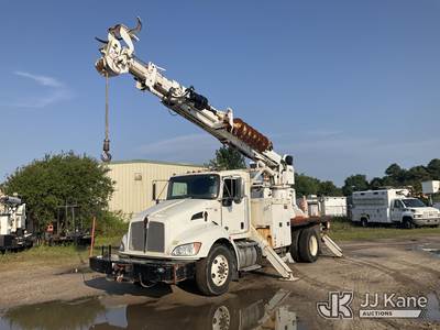 Altec DM47TR, 23,790 Lb Digger Derrick