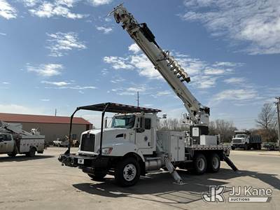 Altec D3055BT, 26,570 Lb Digger Derrick