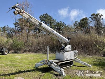 Altec DB37, 3,800 Lb Back Yard Hydraulic Crane
