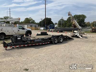 Skylift MD-33 PLUS, 3,000 Lb Back Yard Digger Derrick with 35 ft. sheave height, 3-section hydraulic boom, digger with auger, pole guides, heel winch & 4 hydraulic outriggers, mounted on 2007 SkyLift MDHDTD Crawler Back Yard Carrier,