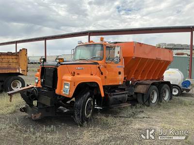 1993 Ford LT9000 Snow Plow Truck