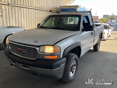 2002 GMC Sierra 2500HD Dump Truck