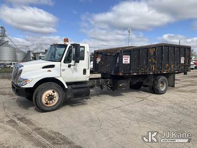 2005 International 7300 Dump Debris Truck