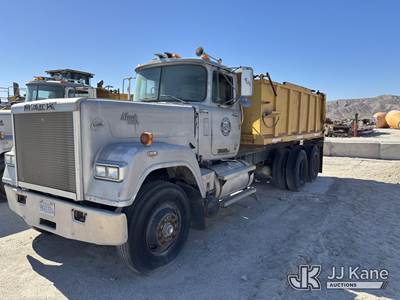 1988 Mack RW713 T/A Dump Truck