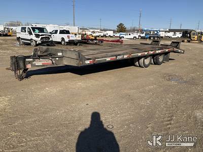 2013 Interstate 20DT with 20 ft. level deck over wheels