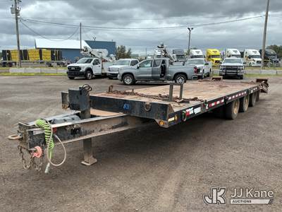 2011 Monroe Towmaster T-50LP Tri/A Tagalong Trailer with ramps