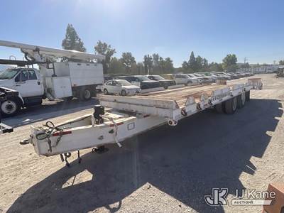 2007 Zieman 2347 T/A Level Deck Above Wheels Equipment Trailer with Beavertail