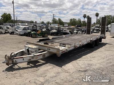 2009 Zieman 2660 T/A Level Deck Above Wheels Equipment Trailer with Beavertail