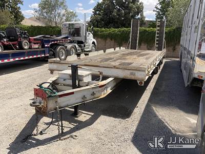 2009 Zieman 2660 T/A Level Deck Above Wheels Equipment Trailer with Beavertail
