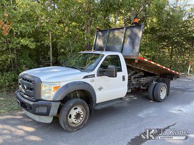 2016 Ford F-450 SD Regular Cab DRW Flatbed/Dump Truck