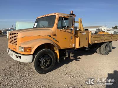 International 4600 Flatbed Dump Truck