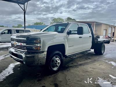 2015 Chevrolet Silverado 2500HD 4x4 Crew-Cab Flatbed Truck