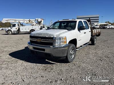 2013 Chevrolet Silverado 2500HD Crew-Cab Flatbed Truck
