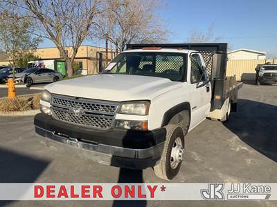 2005 Chevrolet Silverado 3500 Regular Cab 2WD Flatbed Truck