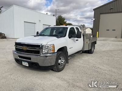 2013 Chevrolet Silverado 3500HD 4x4 Extended-Cab Flatbed Truck