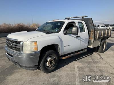 2011 Chevrolet Silverado 3500HD Extended-Cab Flatbed Truck
