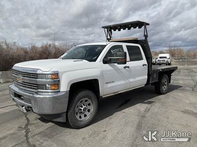 2015 Chevrolet Silverado 3500HD Crew-Cab Flatbed Truck
