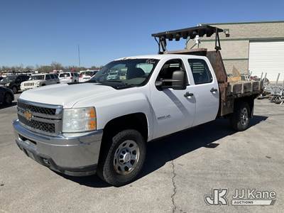 2014 Chevrolet Silverado 3500HD Crew-Cab Flatbed Truck