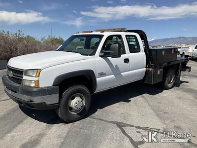 2006 Chevrolet Silverado 3500HD 4x4 Extended-Cab Flatbed Truck