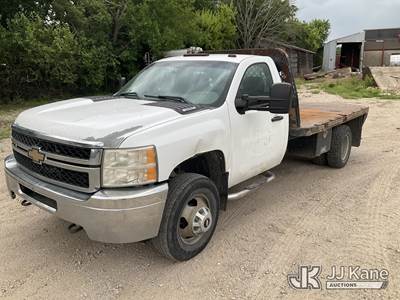 2011 Chevrolet Silverado 3500HD 4x4 Flatbed Truck