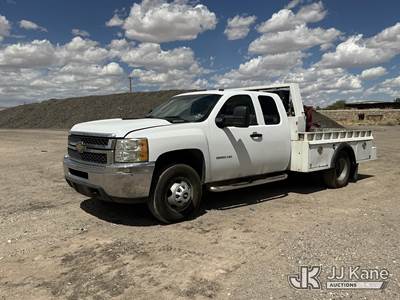 2011 Chevrolet Silverado 3500HD 4x4 Extended-Cab Flatbed Truck