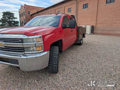2015 Chevrolet Silverado 3500HD Extended-Cab Flatbed Truck