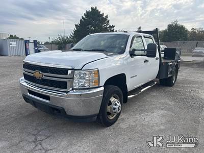 2011 Chevrolet Silverado 3500HD 4x4 Crew-Cab Flatbed Truck