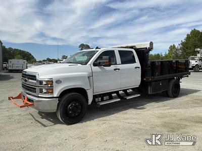 2022 Chevrolet Silverado Medium Duty Crew-Cab Flatbed Truck