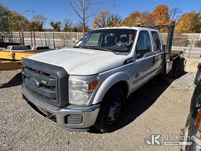 2014 Ford F350 Crew-Cab Flatbed Truck