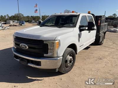2017 Ford F-350 SD Crew-Cab Flatbed Truck