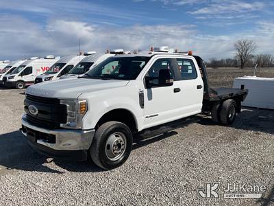 2018 Ford F-350 SD Crew-Cab Flatbed Truck